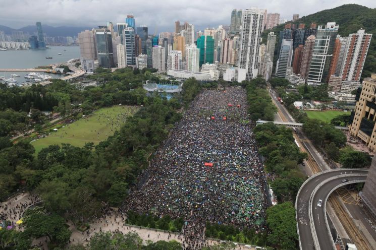 홍콩 반정부 시위대 11번째 주말시위…평화시위 성공할까