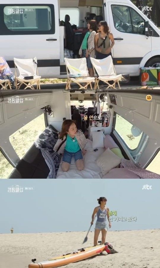 18일 방송된 JTBC '캠핑클럽'에서는 캠핑 5일차를 맞아 해변에서 각자 개인시간을 즐기는 핑클 멤버들의 모습이 그려졌다/사진=JTBC '캠핑클럽' 화면 캡처