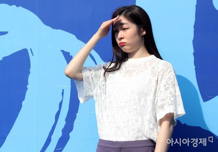 [포토]김연아, 뜨거운 햇빛에 입 삐쭉 