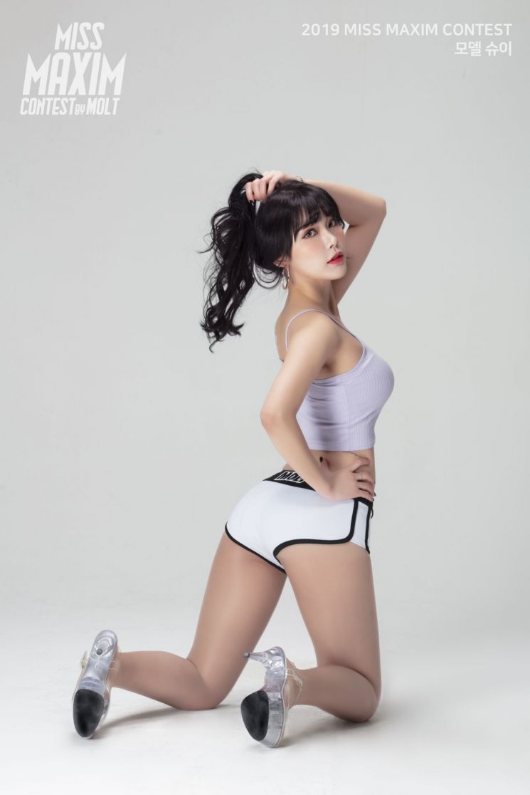 프로 모델다운 예비 미스맥심의 아찔한 포즈