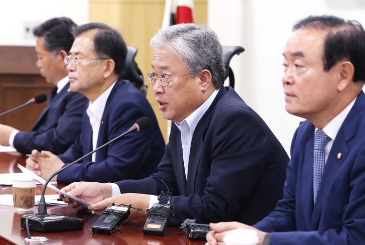 "총선 승리"…국회, '제3지대' 선점경쟁 치열 