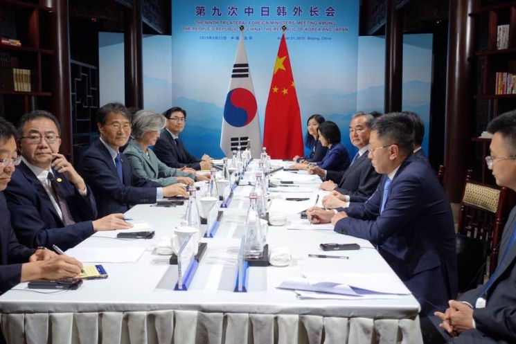 한·중 외교장관회담…왕이 "한국과 관계 좋다…더 나아가자"