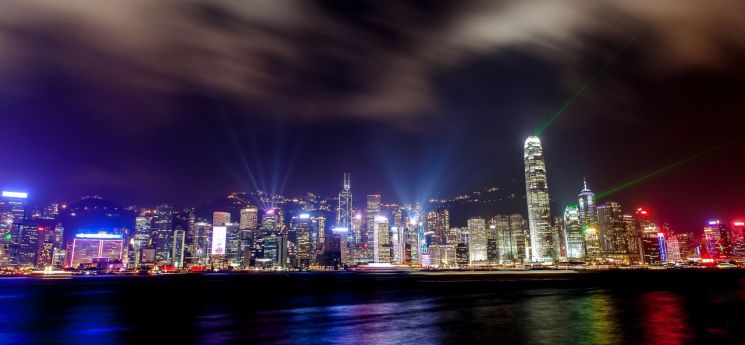 홍콩항구를 배경으로 진행되는 홍콩 아트페스티벌 (C) Hong Kong Events Guide