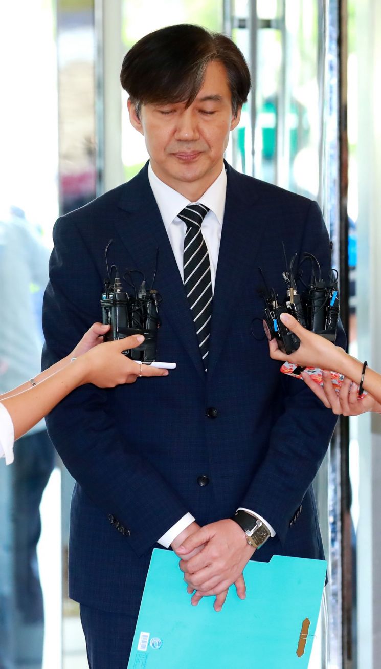 靑 "조국 관련 의혹, 청문회에서 진위 밝혀질 것"…'정면돌파' 의지  