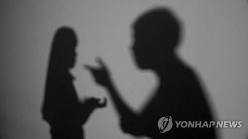 '부모싸움'에 흉기로 아버지 찌른 20대 딸 '징역 6개월'