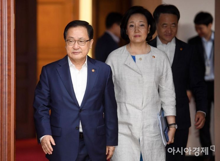 [포토] 국정현안점검회의 참석하는 유영민 장관