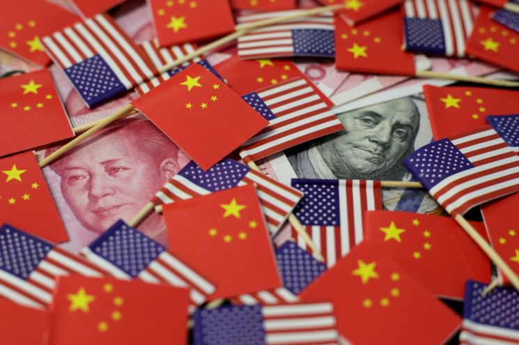 트럼프 관세폭탄에도…기업들 "중국 떠나면 갈 곳 없어"
