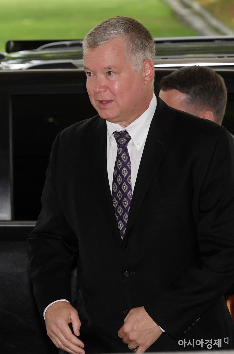 [포토] 김현종 차장과 면담 향하는 비건 대표