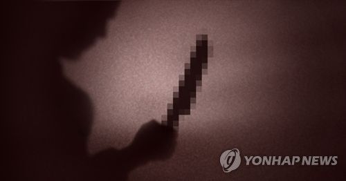 이웃 주민을 흉기로 찔러 살해한 60대 남성이 경찰에 붙잡혔다/사진=연합뉴스