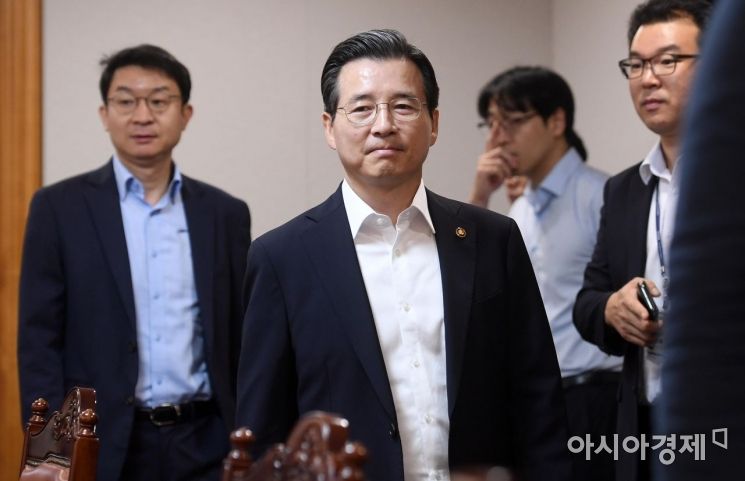 [포토] 거시경제금융회의 참석하는 김용범 차관