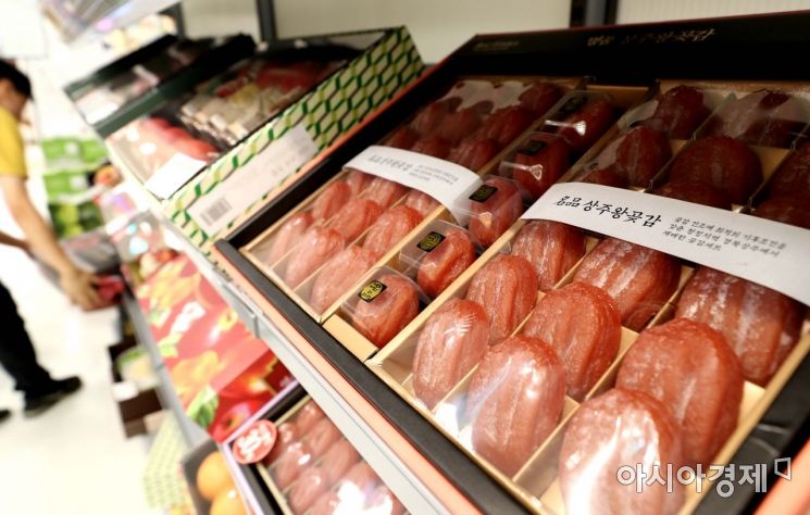 [포토]'어떤 선물이 좋을까?' 