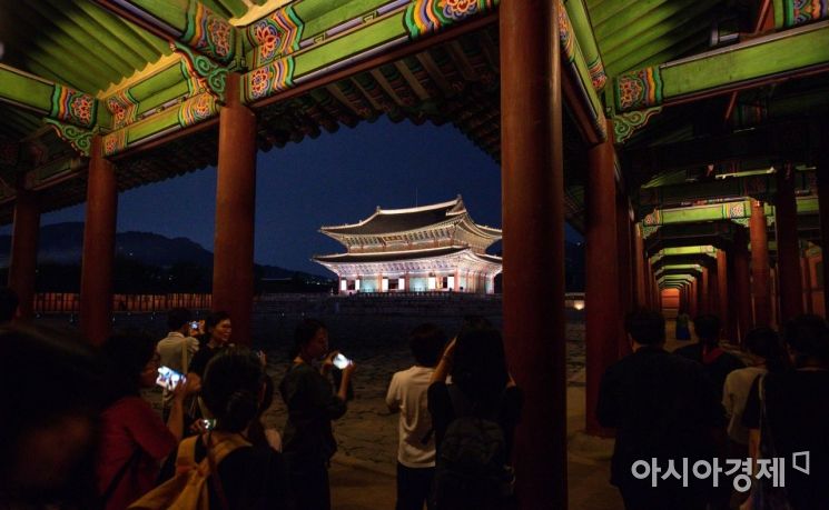 [포토] 경복궁 별빛야행 개최 - 아시아경제 [포토] 경복궁 별빛야행 개최