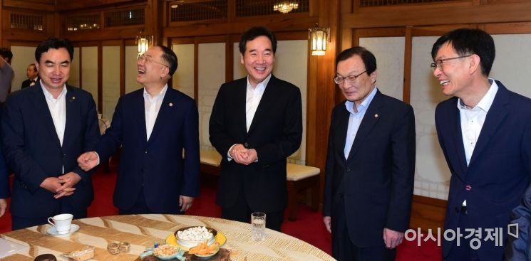 [포토] 담소 나누는 당정청협의회 참석자들