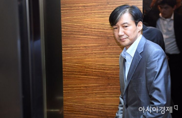 [포토]조국, 검찰 압수수색 정면 돌파 