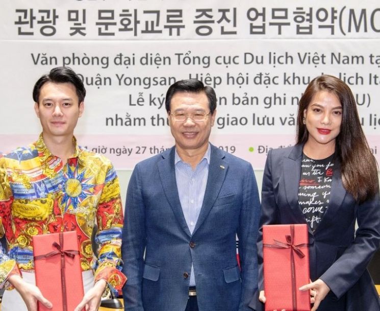 [포토]성장현 용산구청장, 리 쓰엉 깐 주한 베트남관광청 관광대사와 관광교류 협약 체결 