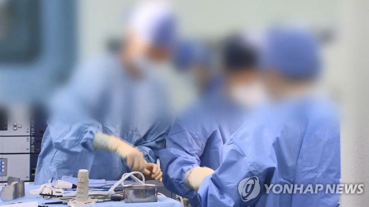 "병원서 환자 300명 죽여…유족들 입막음도" 고발한 성형외과 원장 1심서 '무죄'