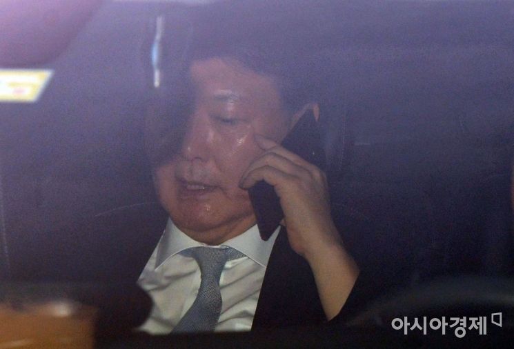 [포토]대검으로 들어서는 윤석열 총장