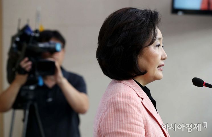 [포토]2020년 예산안 발표 사전브리핑하는 박영선 장관 