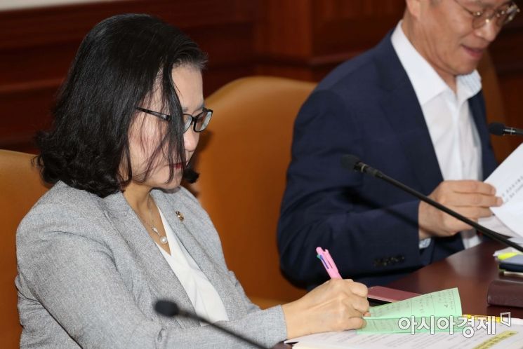 [포토]분주한 유명희 