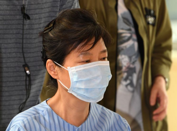 박근혜 전 대통령, 왼쪽 어깨 수술 위해 오늘 외부병원 입원