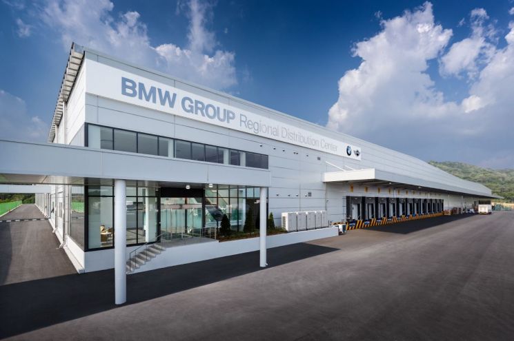 BMW, 부품물류·드라이빙 센터 투자 확대…"韓고객 신뢰 회복 총력"