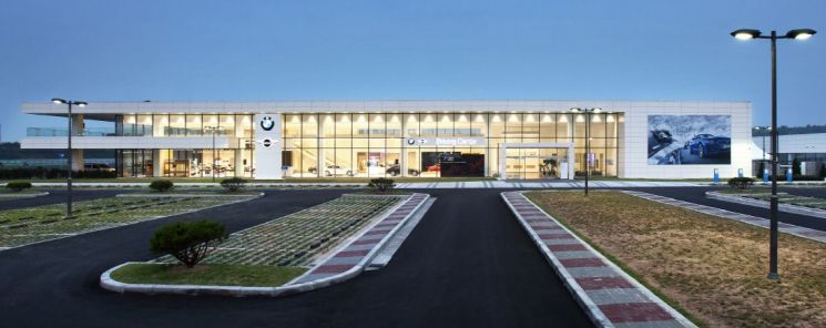 BMW, 부품물류·드라이빙 센터 투자 확대…"韓고객 신뢰 회복 총력"