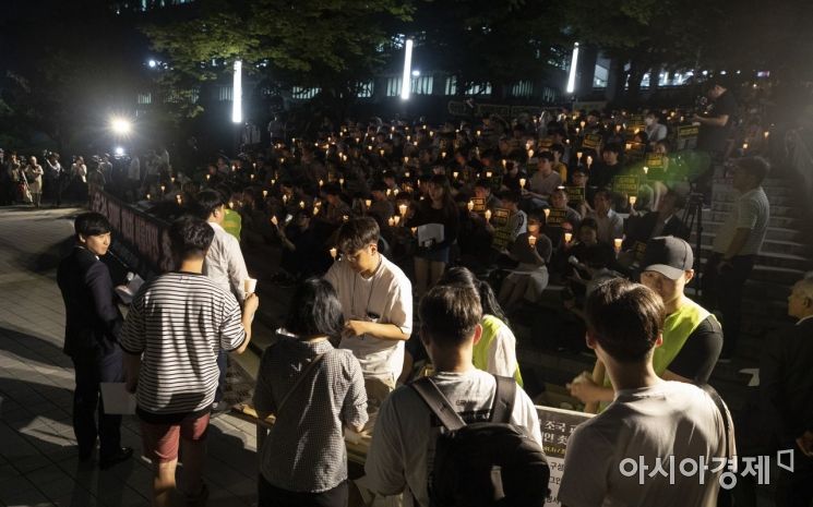 [포토] 신분증 확인하는 서울대 총학생회