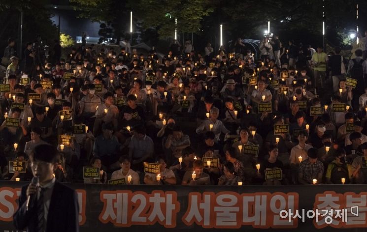 [포토] 서울대 조국 사퇴 촉구 2차 촛불집회 개최