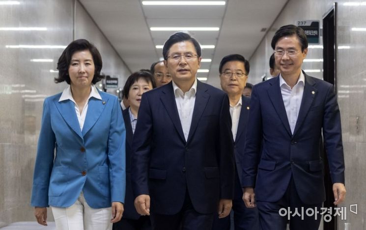 [포토] 회의 참석하는 황교안·나경원