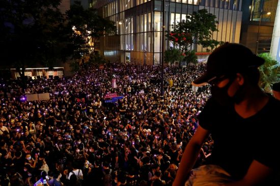 홍콩 민주화 시위에 죽 쑤는 럭셔리…"내년 춘제가 명운 기점"