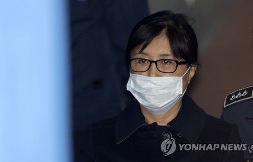 [2보]'비선실세' 최서원, 파기환송심서 징역 18년 선고  
