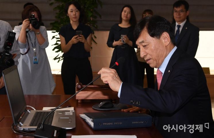[포토]금통위 참석한 이주열 한국은행 총재