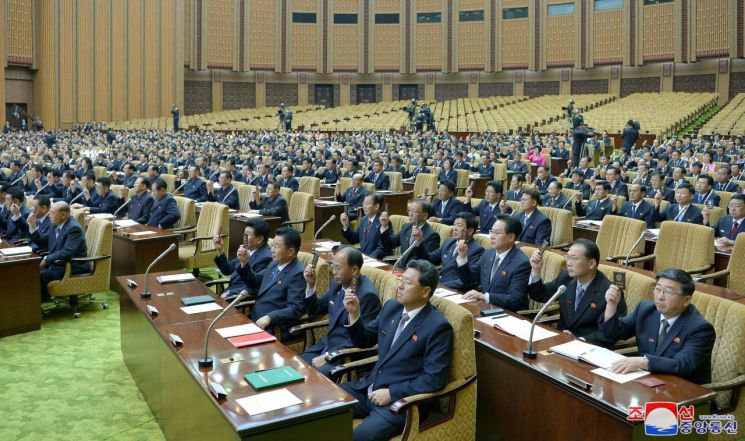 북한 최고인민회의 제14기 제2차회의가 지난 29일 만수대의사당에서 열렸다고 조선중앙통신이 30일 보도했다.