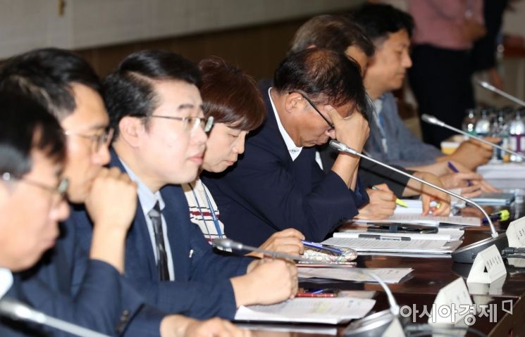 [포토]재정관리 점검회의, 굳은 표정 