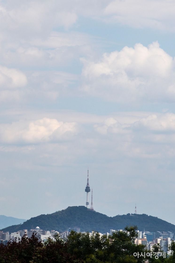 [포토]남산타워 위로 만들어진 뭉게구름