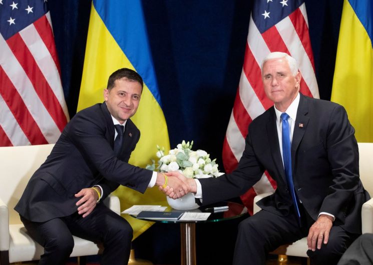 펜스 美부통령 "우크라이나 크림반도 주장 정당…계속 지지"
