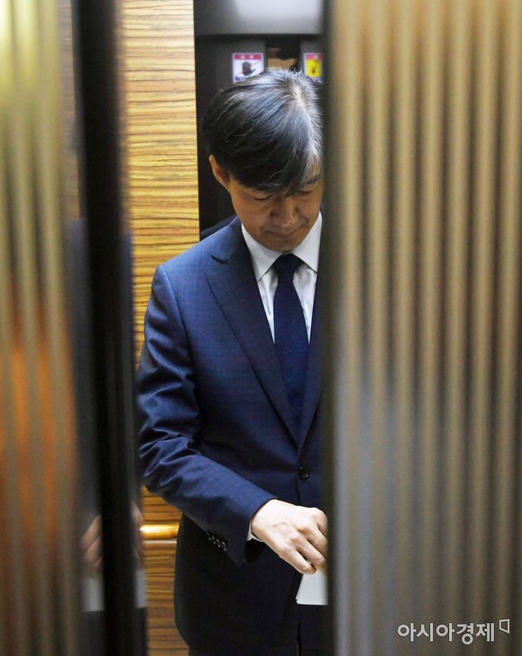 [포토]인사청문사무실 이동하는 조국 후보자