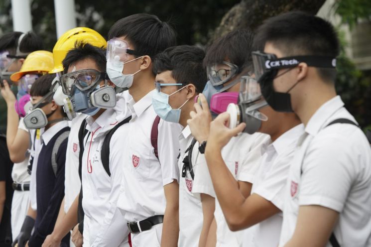 홍콩 동맹휴학 첫날 200개 학교 중고등학생 1만명 동참