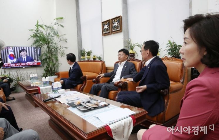 [포토] 조국 기자간담회가 궁금한 나경원