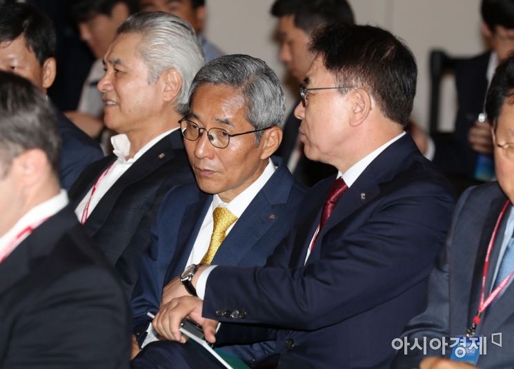 [포토]국제 컨퍼런스 참석한 박종복·윤종규·조용병 