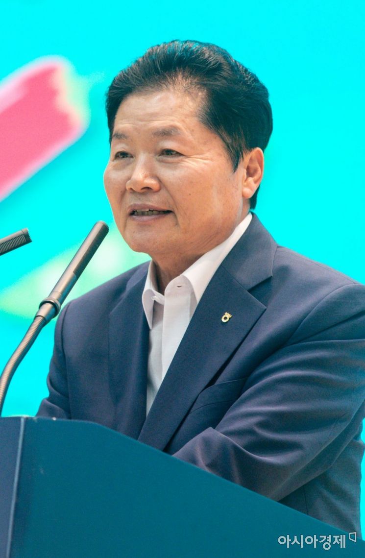 김병원 농협중앙회 회장이 3일 서울 서대문구 농협중앙회에서 열린 '팜스테이마을 20주년 기념 전국대회'에 참석해 축사하고 있다./강진형 기자aymsdream@