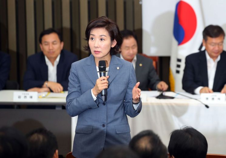 9일째 계속되는 조국 지지층의 '실검 전쟁'…이번엔 '나경원소환조사'