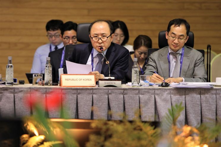 윤강현 외교부 경제외교조정관이 칠레에서 열린 제3차 APEC 고위관리회의에서 발언하고 있다.(사진출처=APEC)
