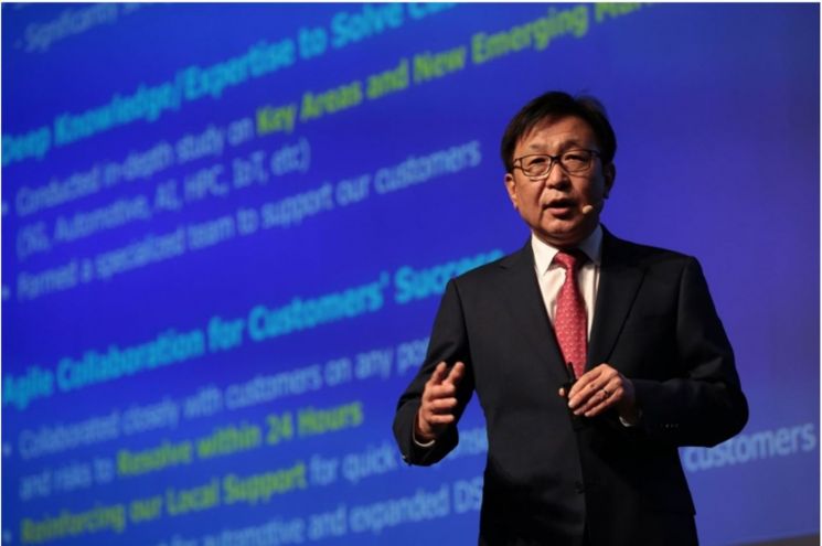 정은승 삼성전자 파운드리사업부 사장이 지난 7월 3일 '삼성 파운드리 포럼 2019 코리아' 행사에서 기조연설을 하고 있다.