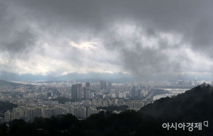 [포토]비구름 가득한 서울 하늘 