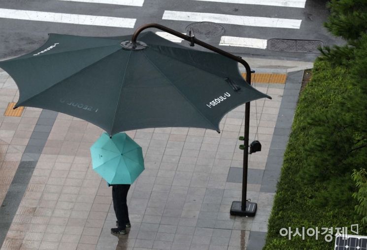 [포토]우산 속 우산 