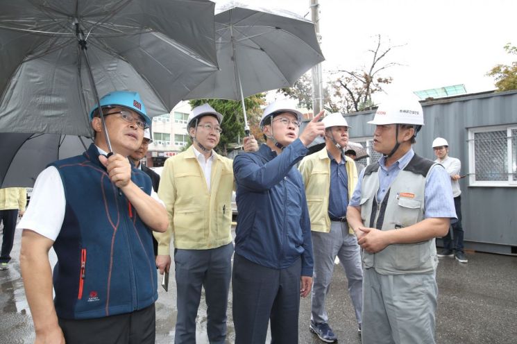 [포토]채현일 영등포구청장, 태풍 대비 공사장 안전점검