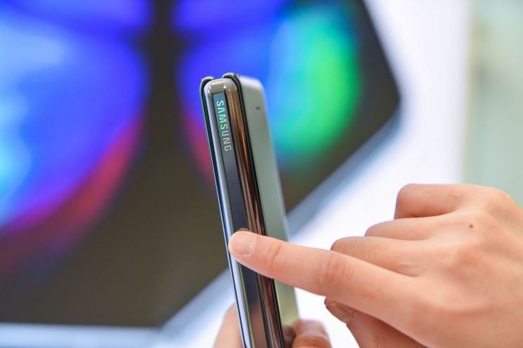 [리뷰] "주름 어떠냐고?" 갤럭시 폴드 6가지 궁금증 파헤치기