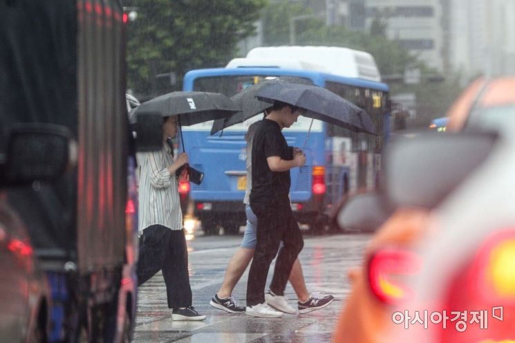 [포토]우산쓴 시민들