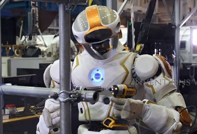 [과학을읽다]로봇의 진화..①감정있는 로봇